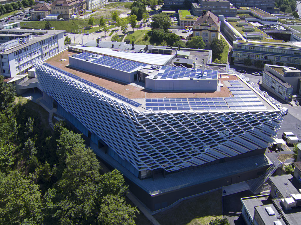 Installation photovoltaïque SI-REN sur le toit du bâtiment Agora de l' ISREC